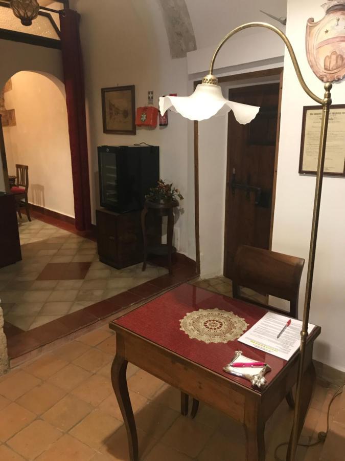 Le Prigioni Del Palazzo B&B 索拉 外观 照片