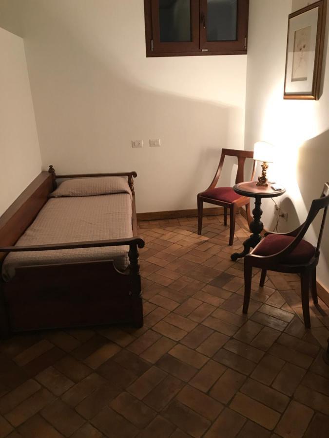 Le Prigioni Del Palazzo B&B 索拉 客房 照片