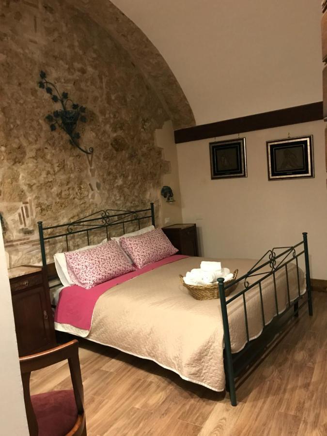 Le Prigioni Del Palazzo B&B 索拉 外观 照片