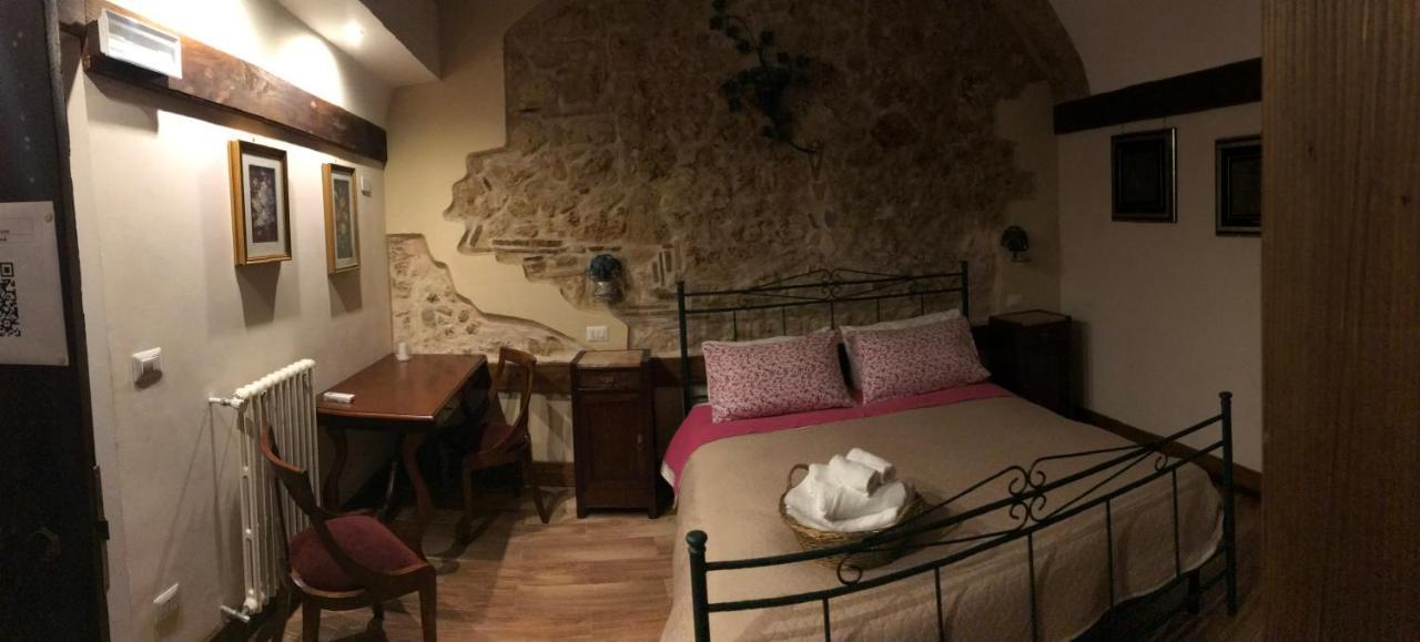Le Prigioni Del Palazzo B&B 索拉 外观 照片