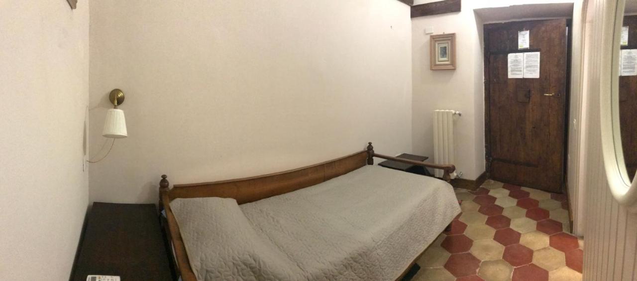 Le Prigioni Del Palazzo B&B 索拉 外观 照片