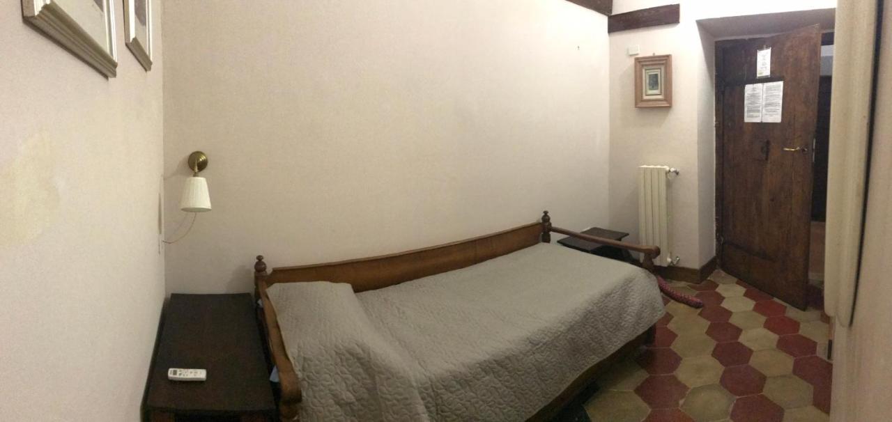 Le Prigioni Del Palazzo B&B 索拉 外观 照片