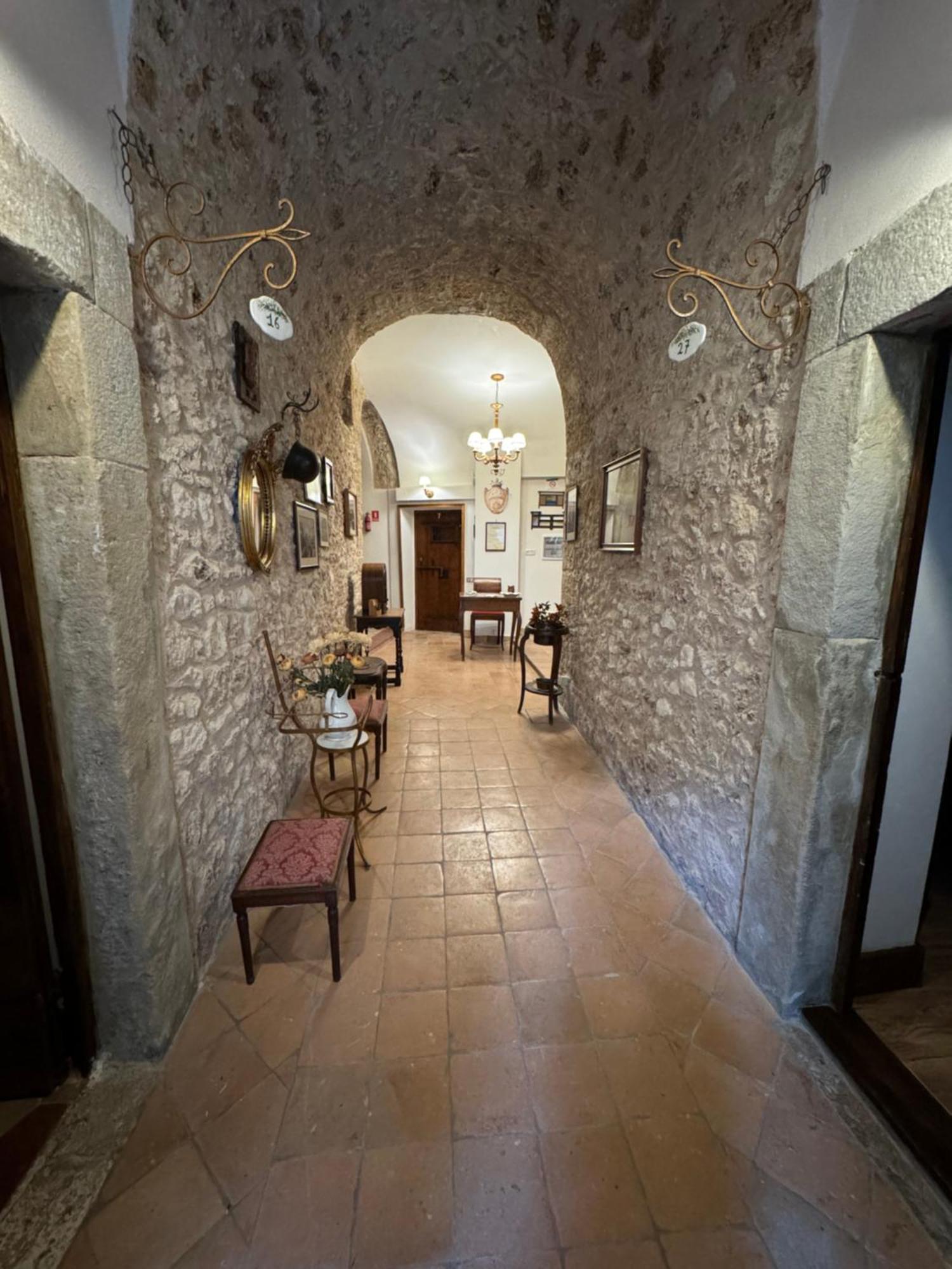 Le Prigioni Del Palazzo B&B 索拉 外观 照片