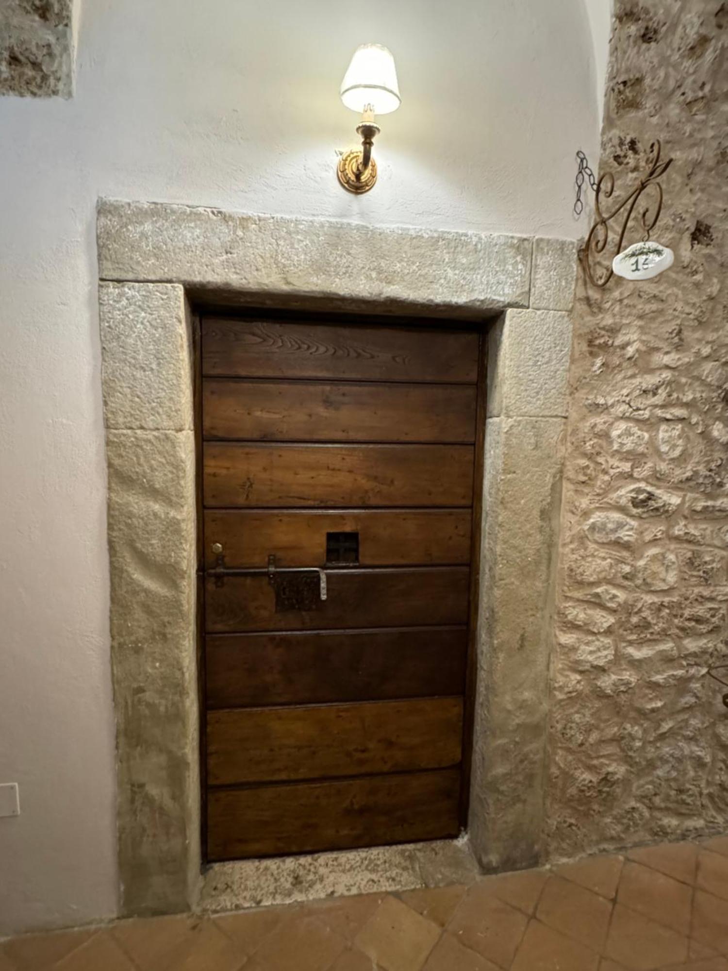 Le Prigioni Del Palazzo B&B 索拉 外观 照片