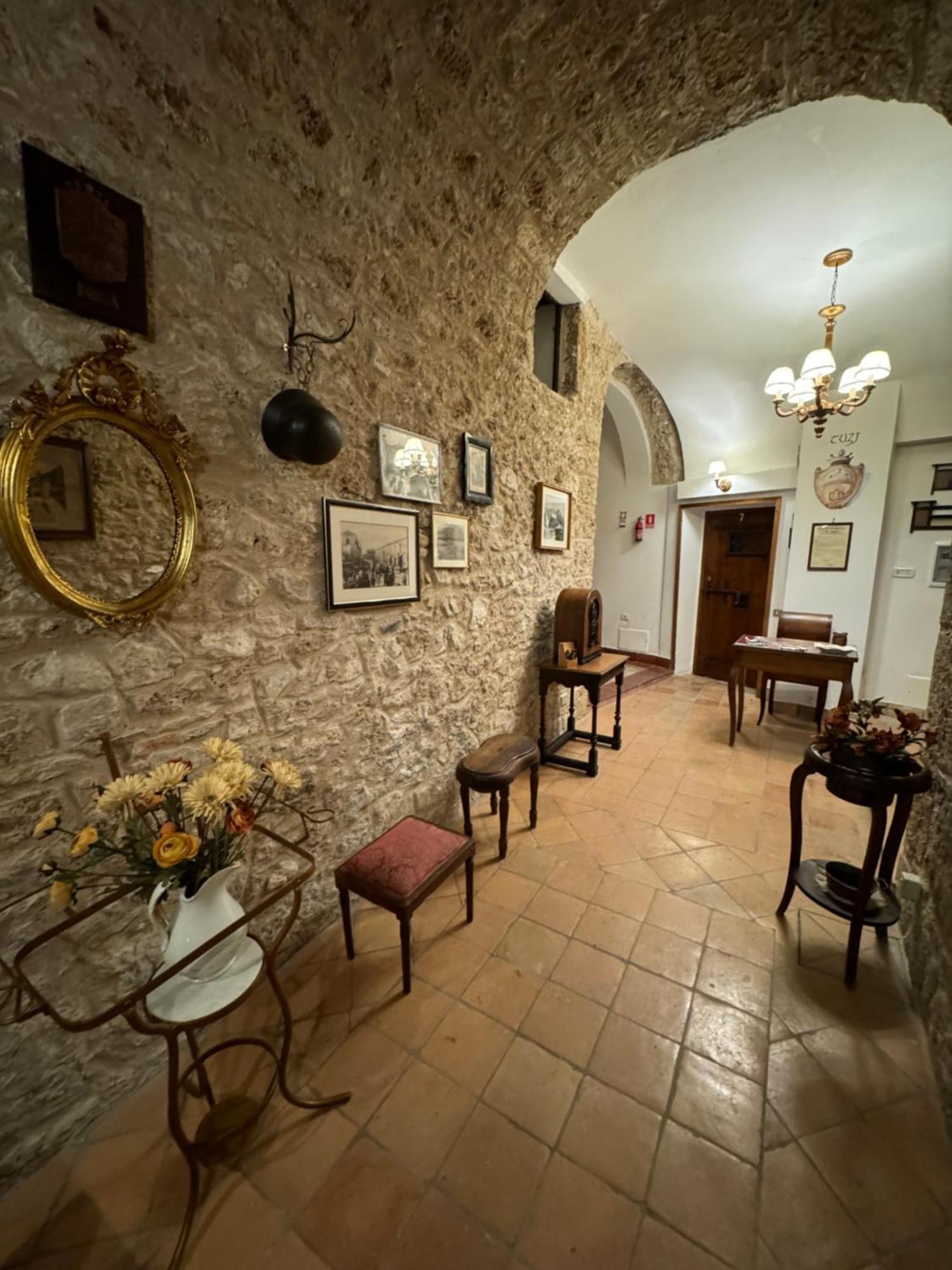 Le Prigioni Del Palazzo B&B 索拉 外观 照片