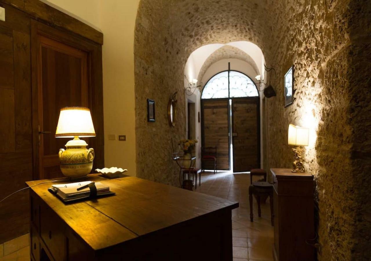 Le Prigioni Del Palazzo B&B 索拉 外观 照片