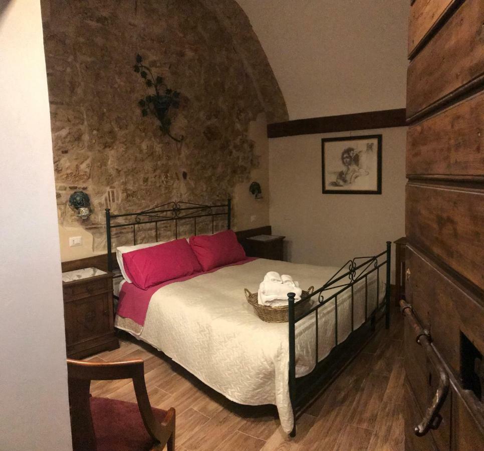 Le Prigioni Del Palazzo B&B 索拉 外观 照片